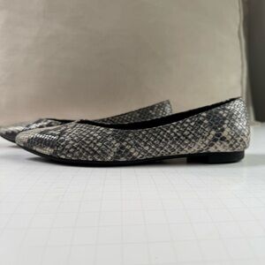Vionic Caballo Pointed Toe Ballet Flats in Natural Snake Size 6.5